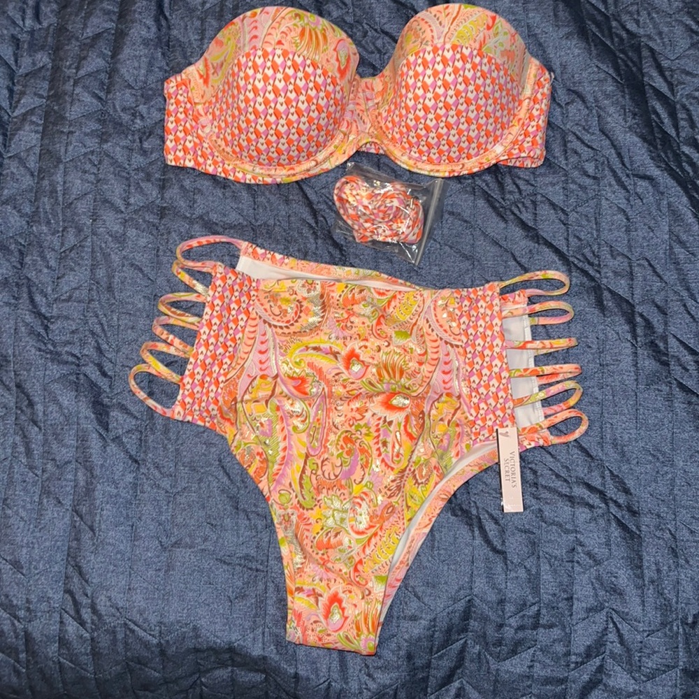 NWT Victoria’s Secret 36C/Large Bikini